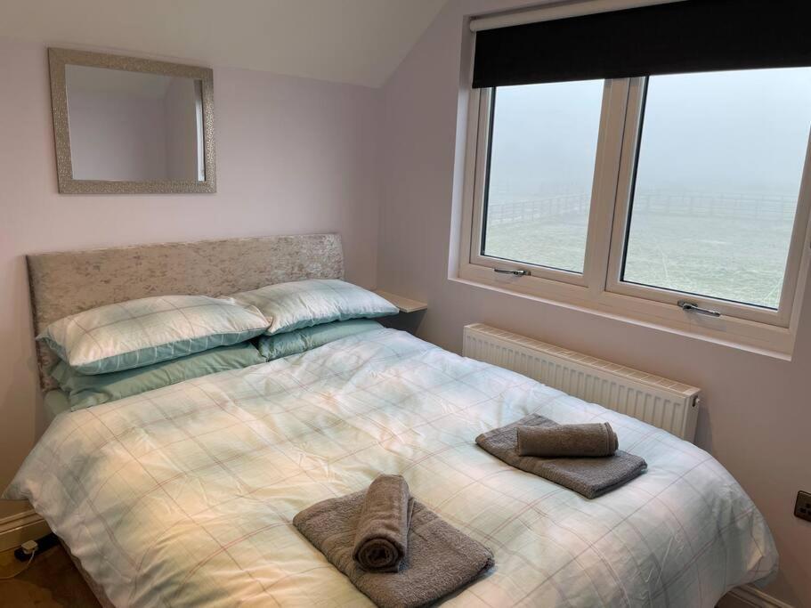 Hanaverian Suit With Amazing Views Of Stud Farm. Driffield Exterior photo